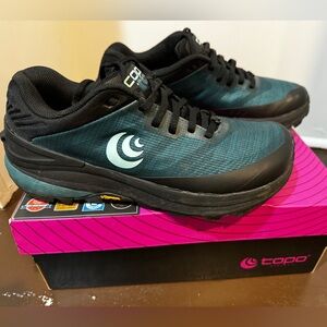 VGUC Topo Ultraventure Trail Running shoe US7